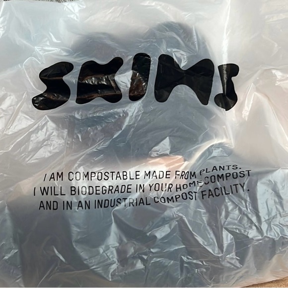 SKIMS Jelly Sheer Heart Rhinestone bralette and thong panty set in onyx black - Picture 3 of 3